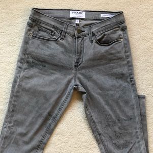Frame Denim Le Skinny de Jeanne marbled grey jeans